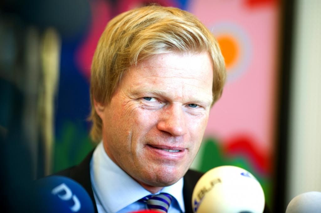 oliver-kahn-casting_316015a_zps3f0fd39c.