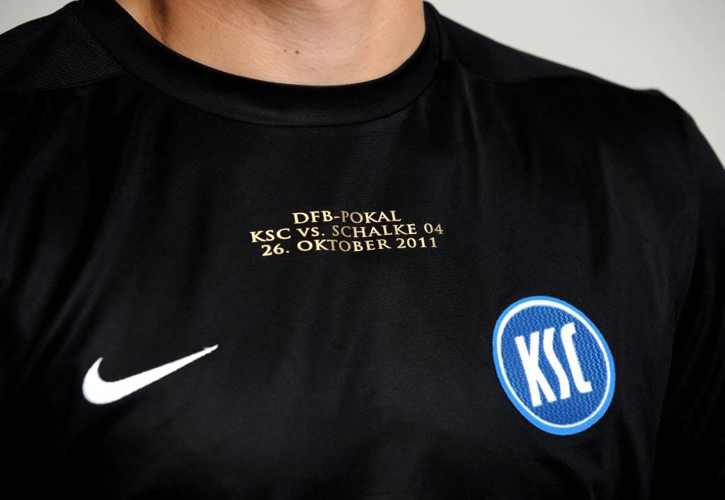 pi1502011-KSC-DFB-Pokal-Sondertrikot-2.jpg