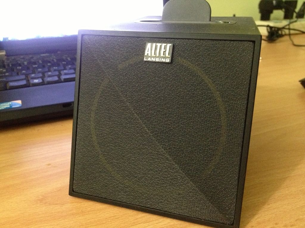 Bán Loa Altec Lansing M102 cho PC, iPhone 3.4.4s and iPod - FullBox 99% - 1